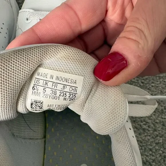 Women’s Adidas Essentials Advantage Shoes white/gold - Picture 5 of 8